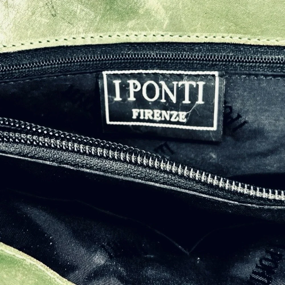 I PONTI Italian Leather Distressed Messenger Crossbody Bag, pesto